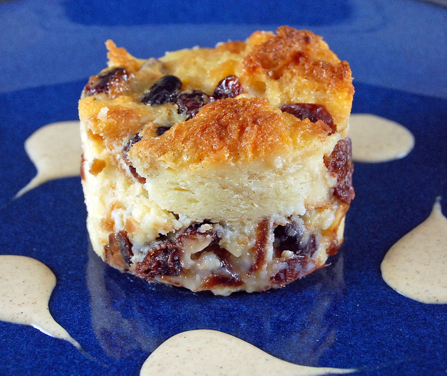 Пудинг из черствого белого хлеба. Запеканка из черствого белого хлеба. Пудинг из черствого хлеба. Пирог из черствого хлеба. Черствый пирог.